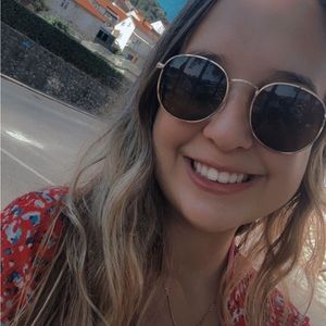 Meet your Posher, Amina